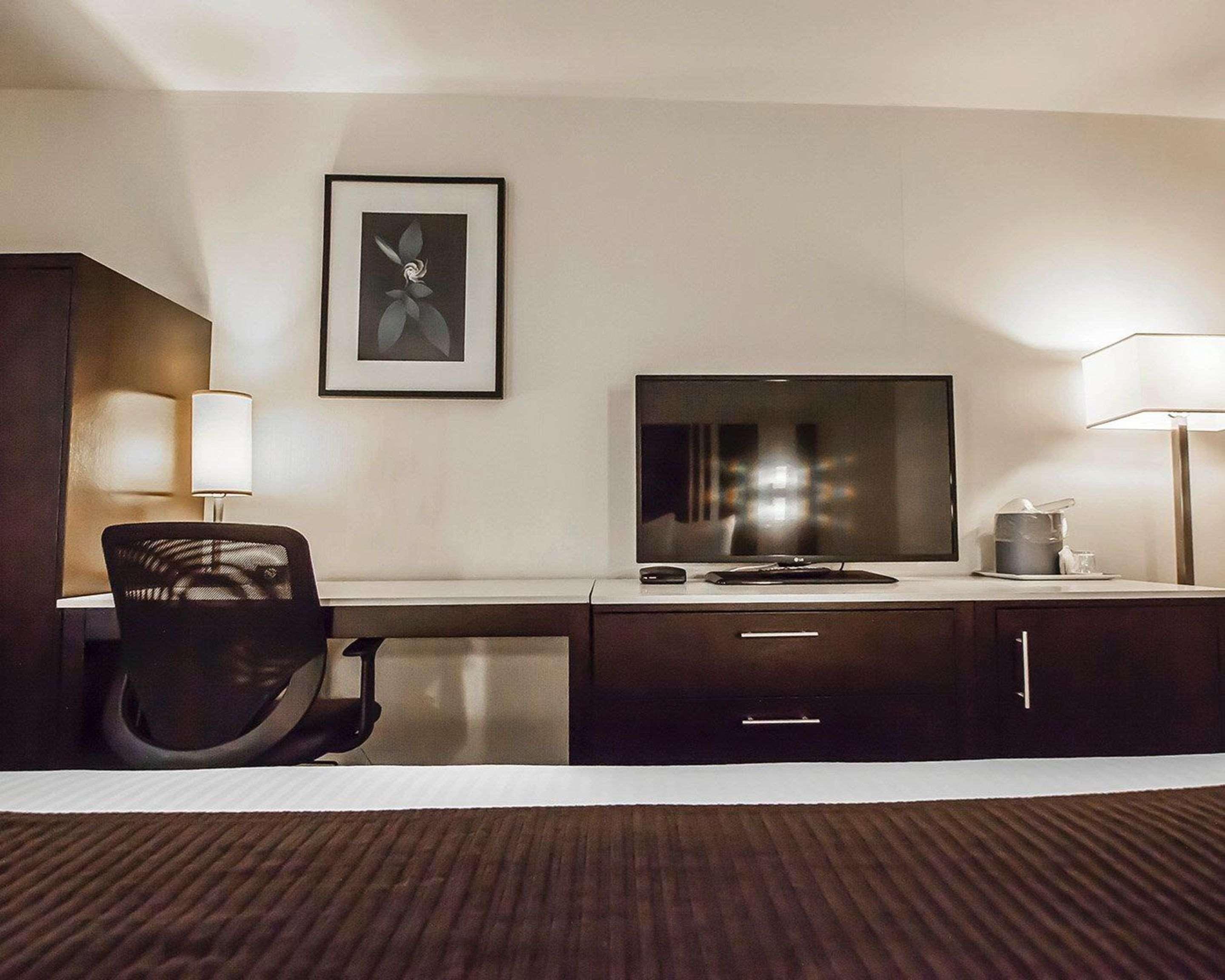 Quality Hotel Airport South Richmond Bagian luar foto