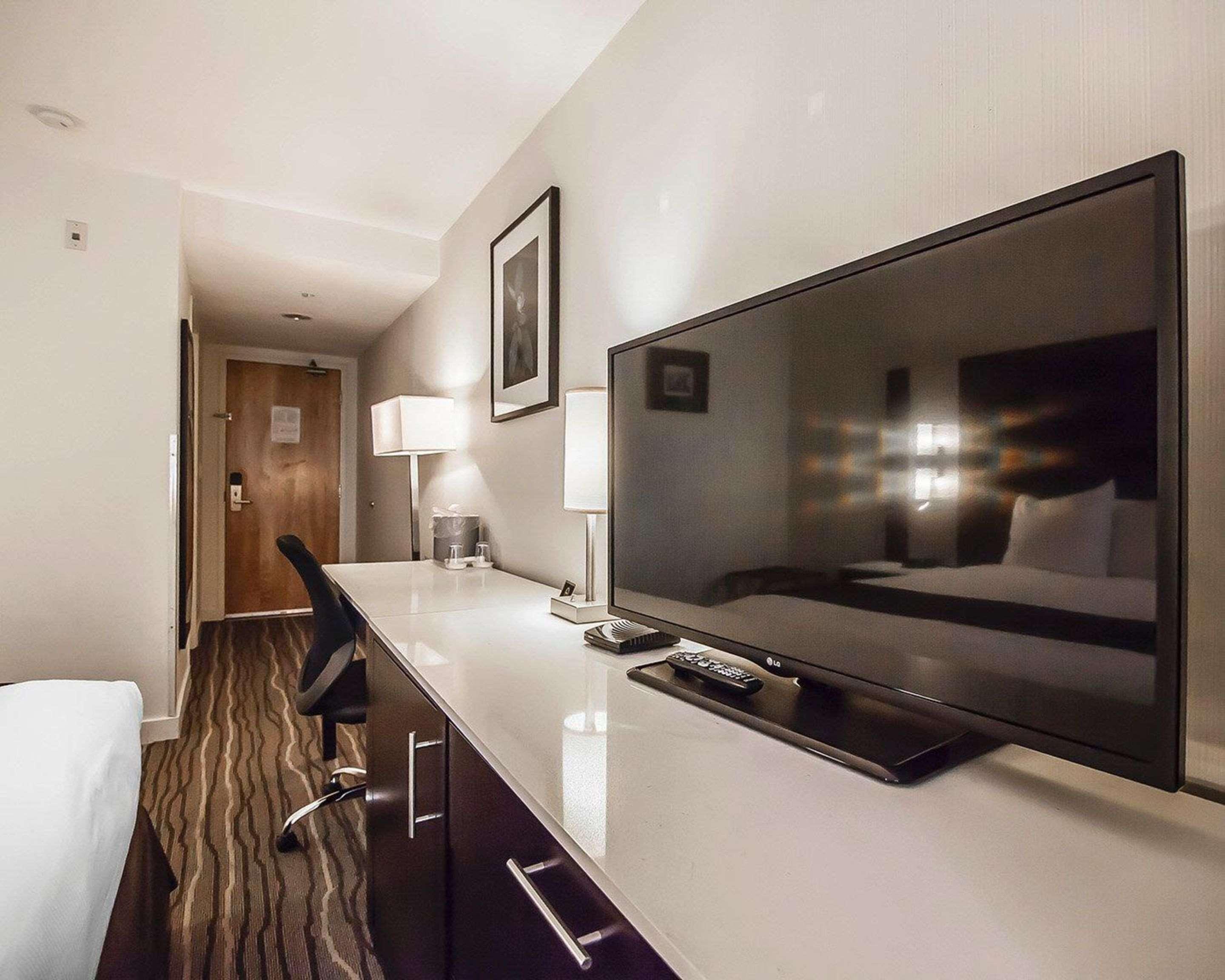 Quality Hotel Airport South Richmond Bagian luar foto