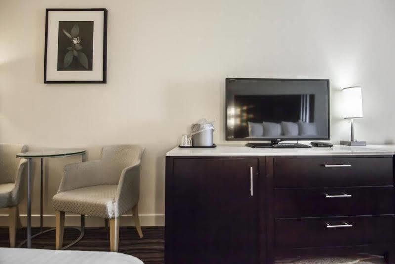 Quality Hotel Airport South Richmond Bagian luar foto