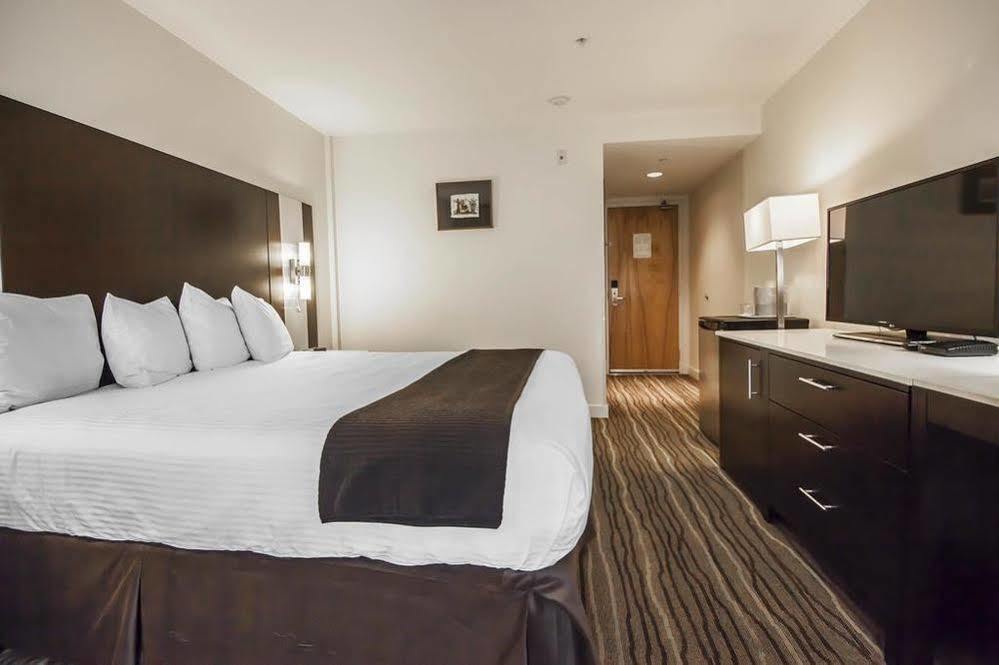 Quality Hotel Airport South Richmond Bagian luar foto